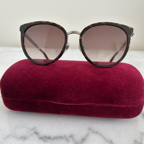 GUCCI Authentic Sunglasses - Picture 2 of 8